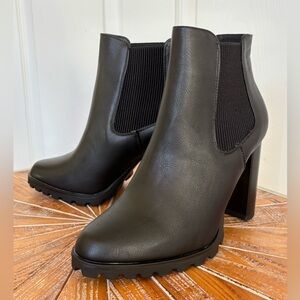 EUC Sz 10 ShoeDazzle Faux Leather Lug Sole Booties